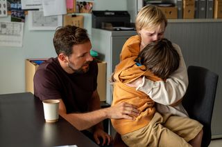 Barwy szczęścia odc. 3276. Sonia (Weronika Nockowska), Marcin Kodur (Oskar Stoczyński), Mateuszek (Filip Kowalewicz)