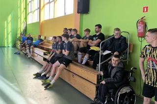 Seniorzy kopali piłkę na hali o puchar wójta gminy Iława