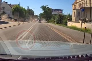 Szaleńczy rajd pijanego kierowcy po ulicach Wrocławia. Staranował kilka samochodów, jest nagranie