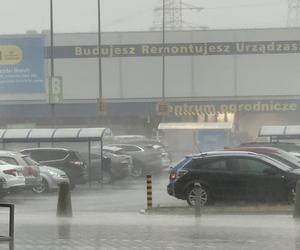 Potężna nawałnica nad Warszawą. Spadły hektolitry deszczu!