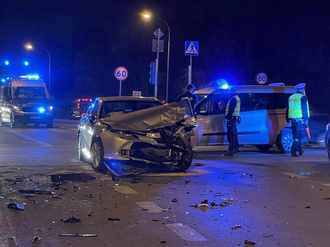 Na Białołęce zderzyły się dwa samochody osobowe