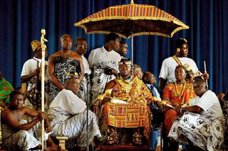 Omenaa Mensah związana z królem Ghany Otumfuo Osei Tutu II 