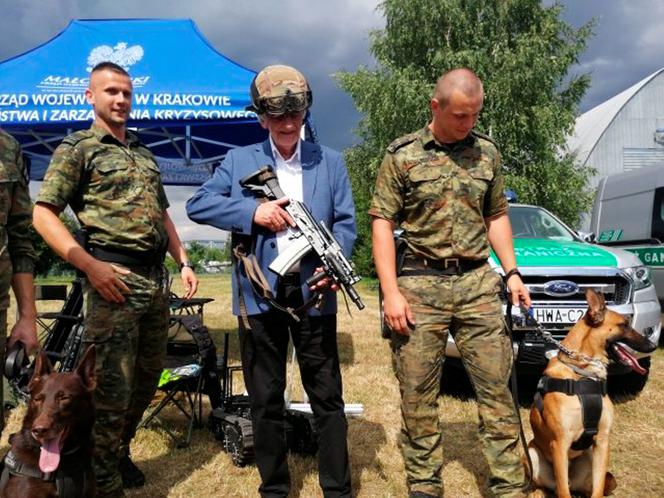 Psy Wojny. Ryszard Terlecki uwielbia militaria
