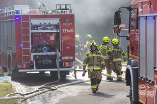 Pożar dachu hali sportowej w podpoznańskim Czerwonaku