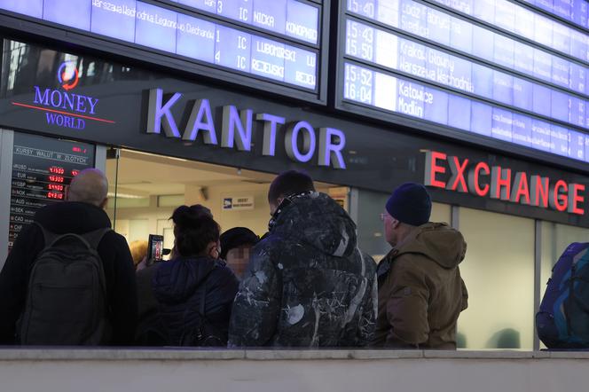 Dworzec Centralny pęka w szwach od ukraińskich uchodźców