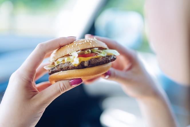Zakaz reklamy fast foodów! Koniec z niezdrową żywnością na billboardach