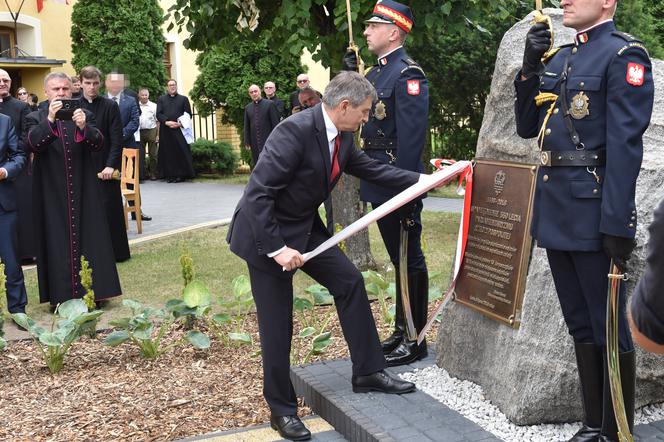 KUCHCIŃSKI W KOŚCIELE.