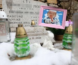 Madzia z Sosnowca miałaby dziś 12 lat. Ktoś ciągle stawia znicze na jej grobie 