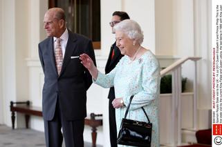 Od pół wieku nosi tę samą torebkę