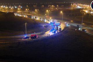 Matka nie żyje, w aucie dzieci. Śmiertelne dachowanie w Warszawie