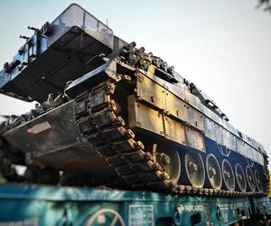 Leopard 2A5 1. Warszawskiej Brygady Pancernej w drodze na ćwiczeniach