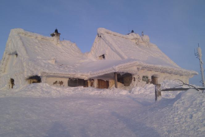 Chatka Puchatka w Bieszczadach zimą