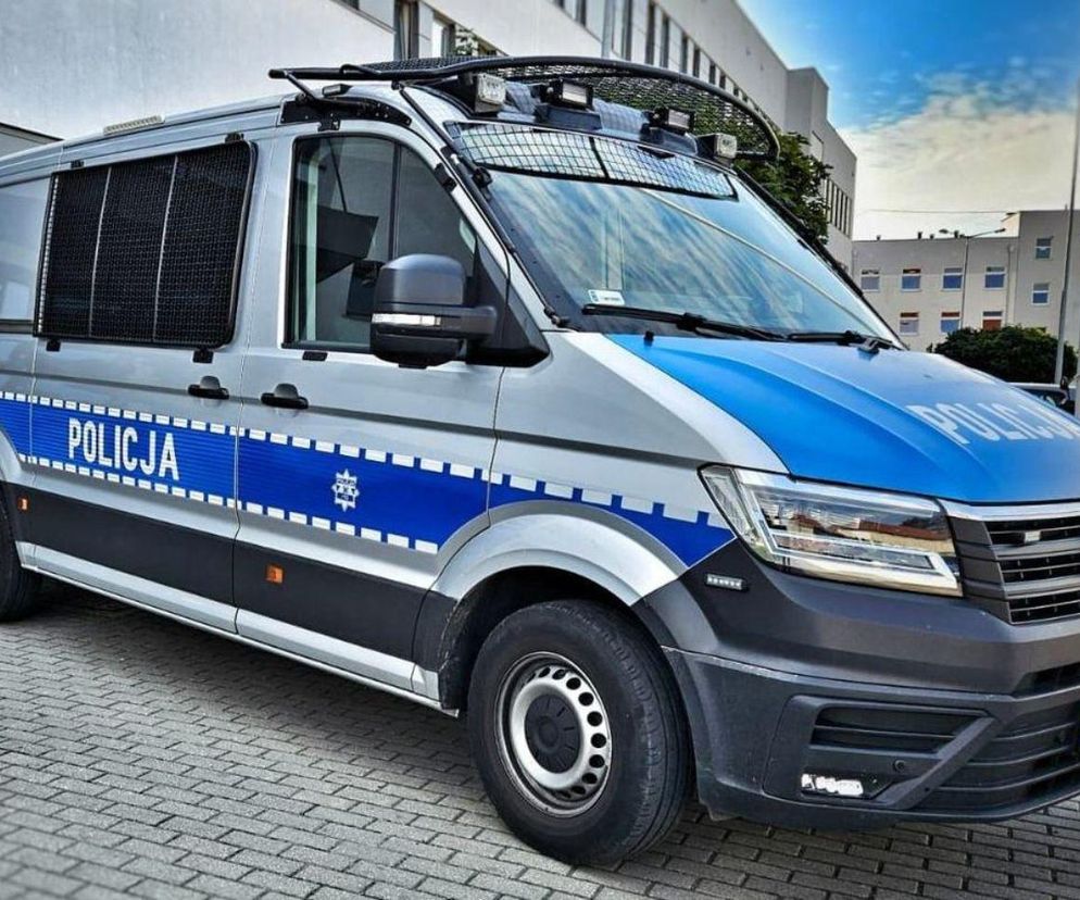 Policjanci gonili za poszukiwanym ulicami Łodzi. Po dynamicznym pościgu na rękach poczuł zimną stal kajdanek