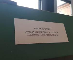 Uczniowie szkół z kilku miejscowości napisali encyklopedię o Janie Jonstonie