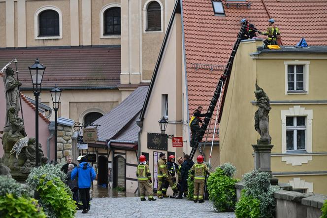 Dynamiczna sytuacja powodziowa. Rzeka Nysa Kłodzka zalała Kłodzko, 15 bm