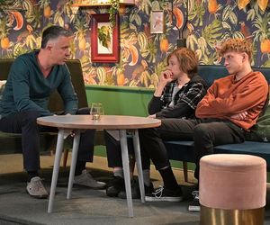 Pierwsza miłość, odcinek 4046: Artur (Łukasz Płoszajski), Tomek (Oskar Wojciechowski), Maciek (Yan Polovnikov)