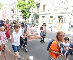 Pan Artur płakał w tracie białego marszu w Częstochowie. Kamilek śni mi się po nocach