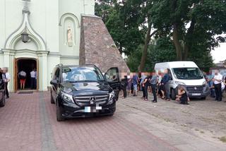Pogrzeb ofiar wypadku w Elżbietowie. Zosia i jej mama Małgorzata L. wyruszą w ostatnią drogę