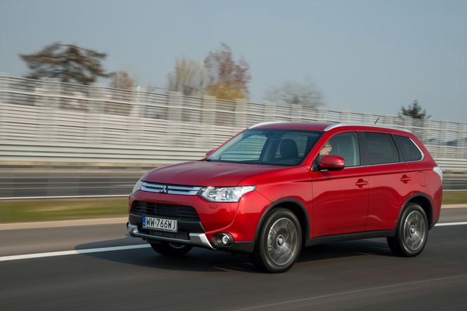 Mitsubishi Outlander 2014 - odświeżony SUV z Japonii już w salonach