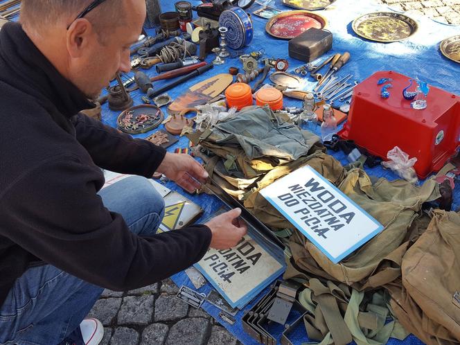 Mydło i powidło na "Rynku staroci" w Lesznie. Skarby z drugiej ręki 