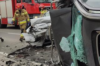 Potworne zderzenie pod Radomiem! Kierowca opla zginął w makabrycznym wypadku [ZDJĘCIA]