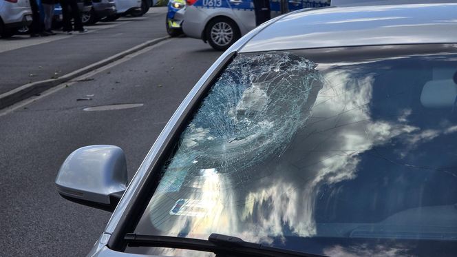 Samochód huknął w rowerzystkę! Kobieta nie przeżyła. Wszystko się nagrało