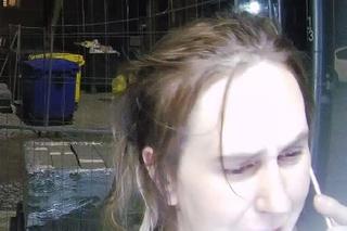 Olsztyn. Kobieta zniszczyła automat biletowy przy ul. 1 Maja. Szuka jej policja [ZDJĘCIA]