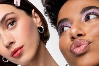 Na maksa wydłużone i pogrubione rzęsy. Twój makijaż tego potrzebuje