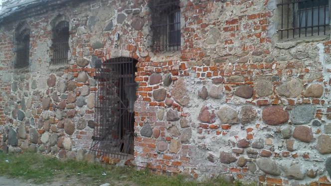 Zabytkowy kościółek na Świerczewie