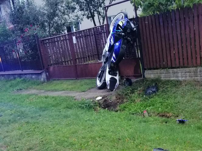 Motocyklista rozbił się na słupie. Nie żyje! 