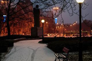 Zimowy park Mickiewicza w Poznaniu