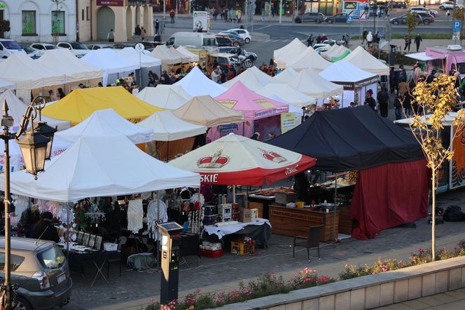 Festiwal Czekolady i Słodkości na placu pod zamkiem w Lublinie 