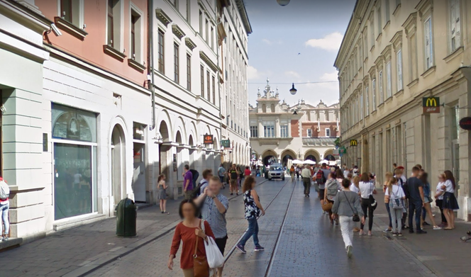 Kraków: Mężczyzna nie dawał oznak życia. Tłum gapiów nagrywał zdarzenie, nikt nie pomógł