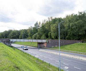 DK88: trwa rozbiórka wiaduktu kolejowego. Utrudnienia na trasie Bytom - Zabrze - Gliwice