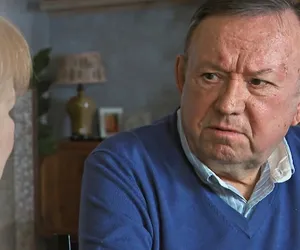 Barwy szczęścia po wakacjach. Zdzisio zbagatelizuje śmierć Stefana? Dziwne wyznanie zaskoczy Basię w 2826 odcinku - ZDJĘCIA