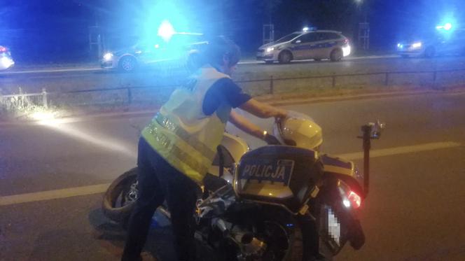 Po wypadku, policjanci wyrywkowo zatrzymywali motocyklistów w celu kontroli. 