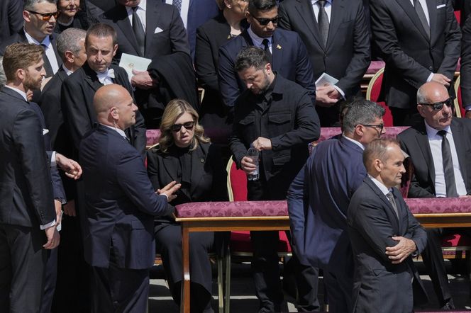 Gafy polityków na pogrzebie papieża Franciszka! Telefony i stroje