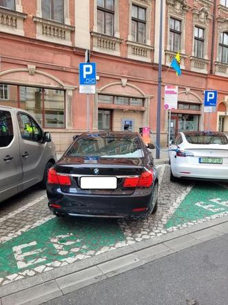 Mistrzowie parkowania w Katowicach zatrzymują się wszędzie