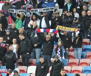 Górnik Zabrze zmierzył się z Zagłębiem Lubin. Kibice rozgrzewali piłkarzy z trybun