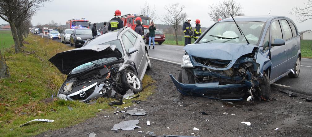 Zderzenie 3 osobówek na dk 74. Droga CAŁKOWICIE ZABLOKOWANA!