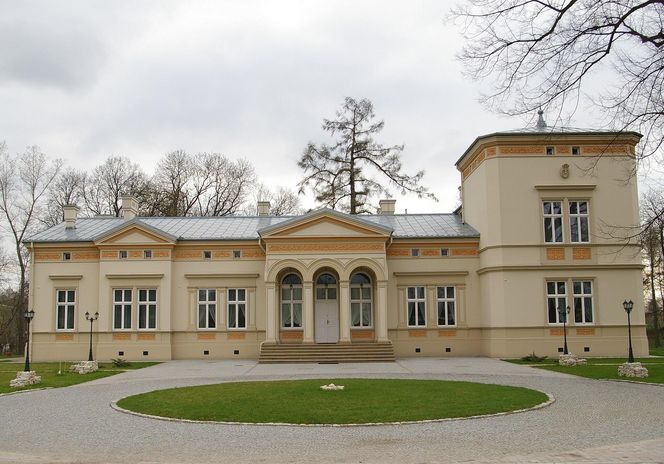 To jeden z najpiękniejszych pałaców w Małopolsce. Można go podziwiać nieopodal Krakowa