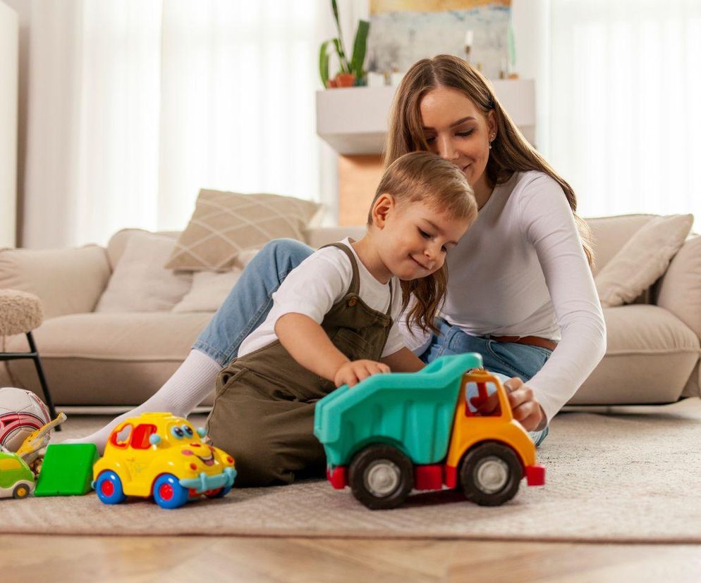 Czy miłość do adoptowanego dziecka przychodzi sama? Ta mama opowiada, jak naprawdę wygląda budowanie więzi