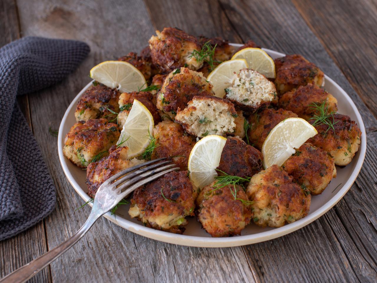 Rybne kotlety z konserwy - soczyste i mięciutkie dzięki popularnym składnikom