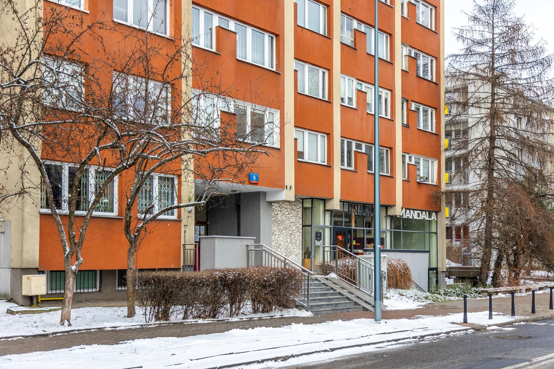 "Dom samotnych" na Etiudy Rewolucyjnej 9 w Warszawie