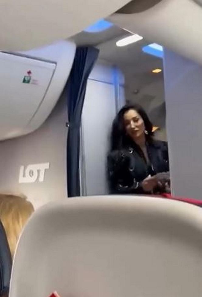 Tak fani powitali Justynę Steczkowską na lotnisku. Były łzy i tulenie. "Byłaś najlepsza"!