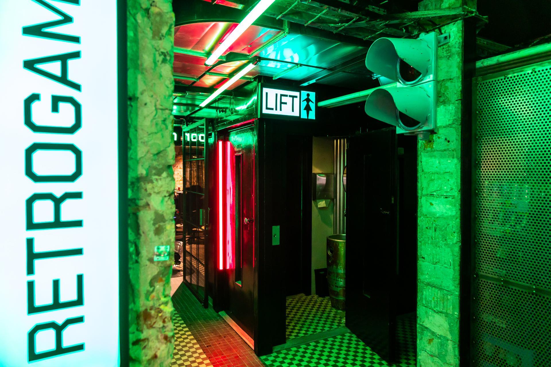 Pub H.4.0.S. Warszawa – obok strefy retro