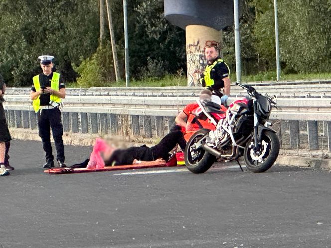 Motocyklista popisywał się na drodze