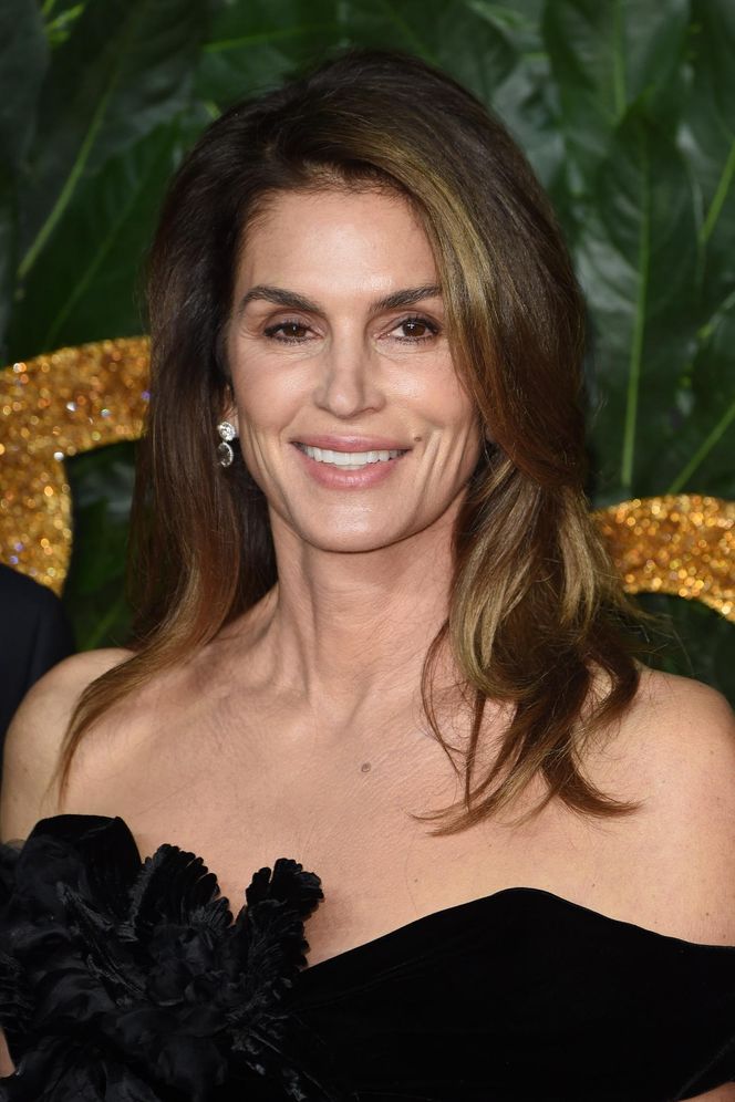 58-letnia Cindy Crawford jak dynamit! Boska "prawie emerytka" w bikini