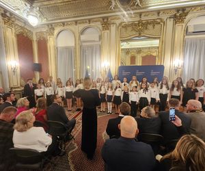 Medale dla zasłużonych, moc wzruszeń od najmłodszych. Piękny wieczór w polskim konsulacie