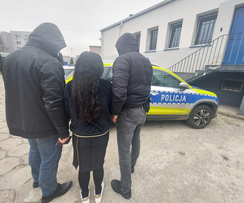 Oszukali na policjanta starsze małżeństwo z Bełchatowa. Kobieta i jej partner wpadli we Wrocławiu